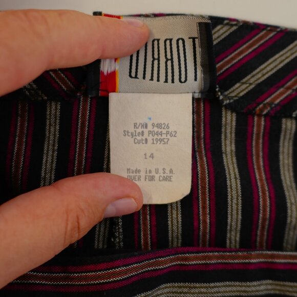 Torrid Red Black Gray Striped Capri / Cropped Pants -14- 37 / 24 Mid Rise Polyes - Picture 6 of 7